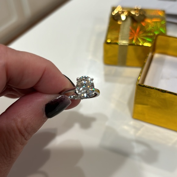 Oval 8 x 10 3 ct Moissanite ring - Picture 4 of 8